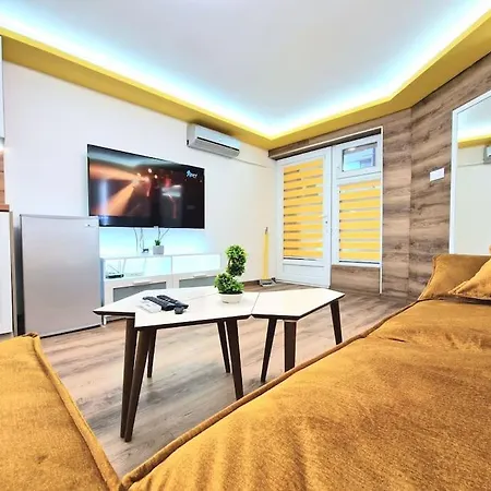 Yellow Apartment Warna