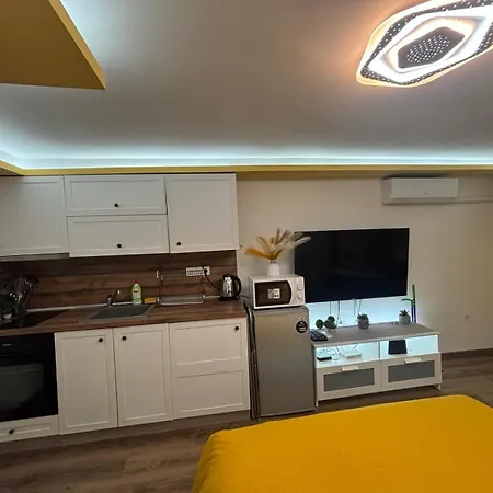 Yellow Varna