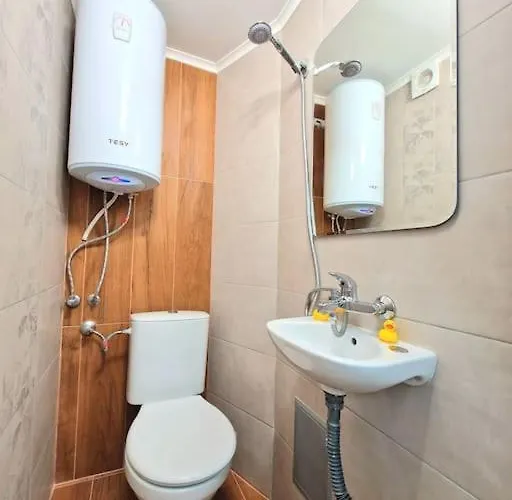 Yellow شقة فارنا